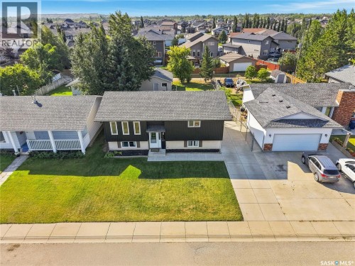 402 Fehr Crescent, Martensville, SK 