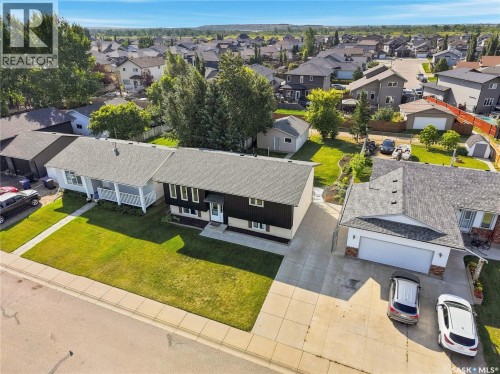 402 Fehr Crescent, Martensville, SK 