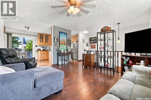 402 Fehr Crescent, Martensville, SK 
