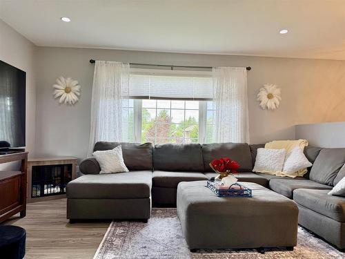 8 Spruce Drive, Emo, ON 