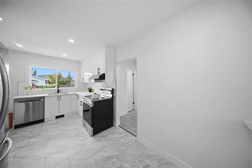 87 Marshall Cr, Winnipeg, MB 