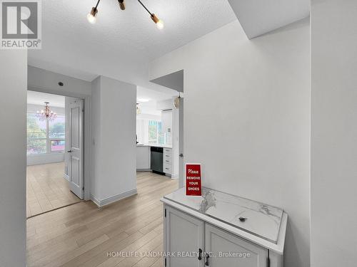 413 - 760 SHEPPARD AVENUE W , Toronto, Ontario M3H 0B3 3