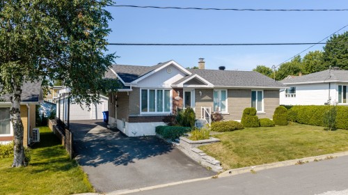 1220 Rue Jeanne-Mance  Thetford Mines, QC G6G 4A5