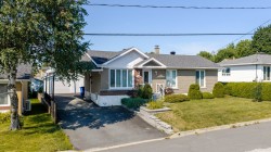 1220 Rue Jeanne-Mance  Thetford Mines, QC G6G 4A5