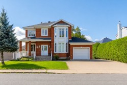 8645 Av. Oregon  Brossard, QC J4Y 2Z3