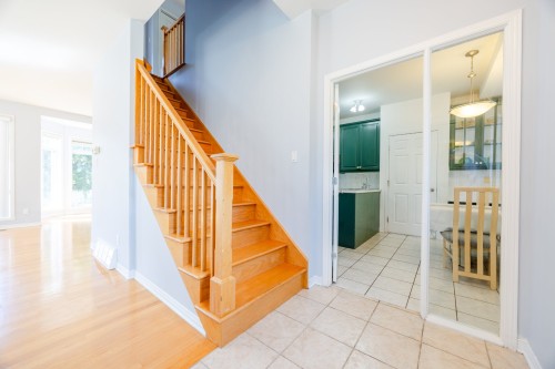Escalier - 8645 Av. Oregon, Brossard, QC 