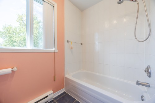 Salle de bains - 8645 Av. Oregon, Brossard, QC 