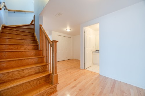 Escalier - 8645 Av. Oregon, Brossard, QC 