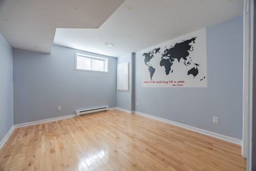 Bureau - 8645 Av. Oregon, Brossard, QC 