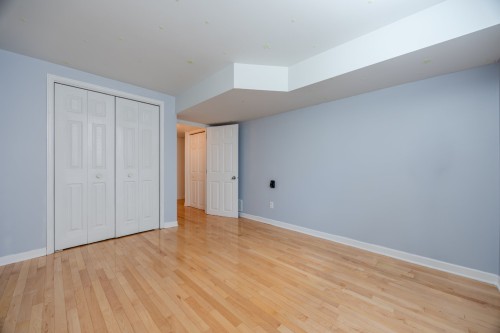 Bureau - 8645 Av. Oregon, Brossard, QC 