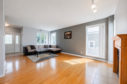 Salon - 8645 Av. Oregon, Brossard, QC 
