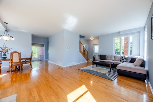Salon - 8645 Av. Oregon, Brossard, QC 
