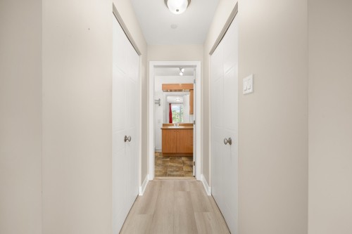 Mud Room - 405-5220 Boul. Des Sources, Montréal (Pierrefonds-Roxboro), QC 