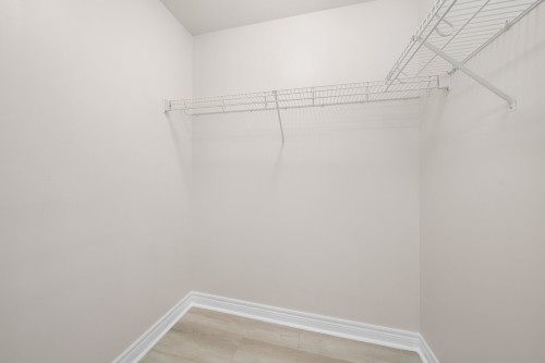 Closet - 405-5220 Boul. Des Sources, Montréal (Pierrefonds-Roxboro), QC 