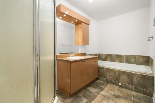Master Bathroom - 405-5220 Boul. Des Sources, Montréal (Pierrefonds-Roxboro), QC 