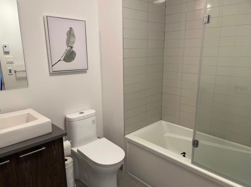 Salle de bains - 205-901 Av. Beaumont, Montréal (Villeray/Saint-Michel/Parc-Extension), QC 
