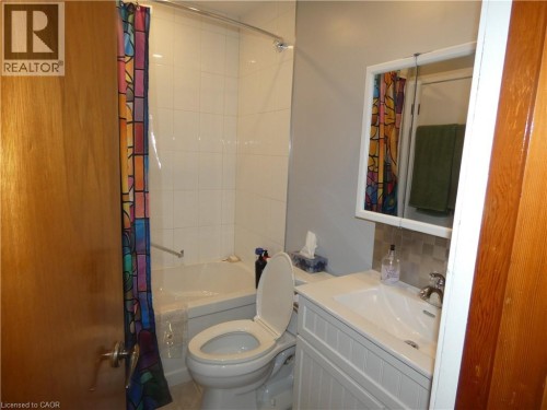 15 Collier Crescent, Hamilton, ON 
