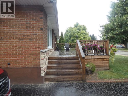 15 Collier Crescent, Hamilton, ON 