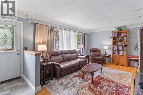 15 Collier Crescent, Hamilton, ON 