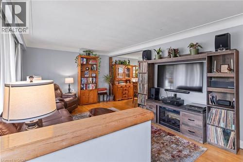 15 Collier Crescent, Hamilton, ON 