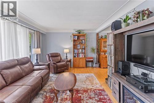 15 Collier Crescent, Hamilton, ON 