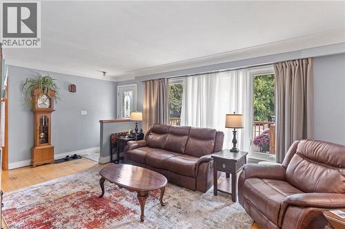 15 Collier Crescent, Hamilton, ON 