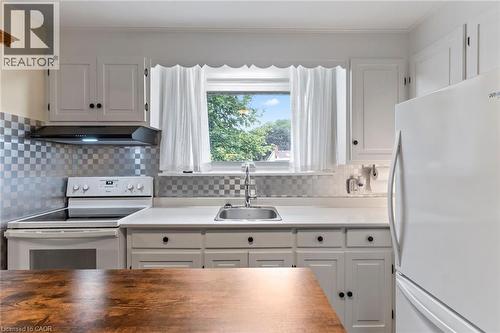 15 Collier Crescent, Hamilton, ON 