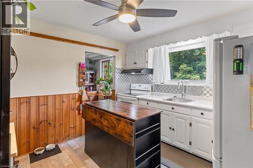 15 Collier Crescent, Hamilton, ON 