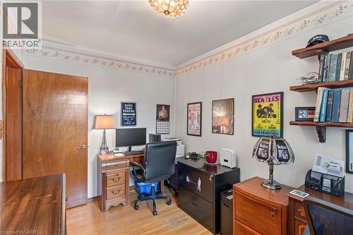 15 Collier Crescent, Hamilton, ON 