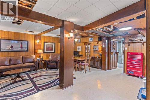 15 Collier Crescent, Hamilton, ON 
