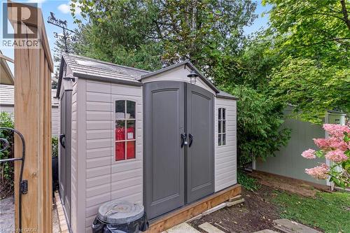 15 Collier Crescent, Hamilton, ON 