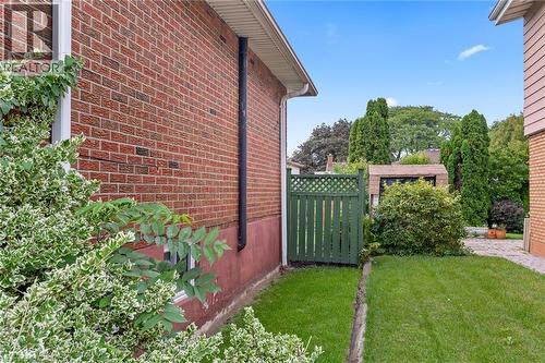 15 Collier Crescent, Hamilton, ON 