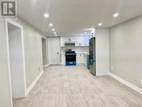 LOWER - 228 SILVERBIRCH DRIVE , Newmarket, Ontario L3Y 2Z5 4