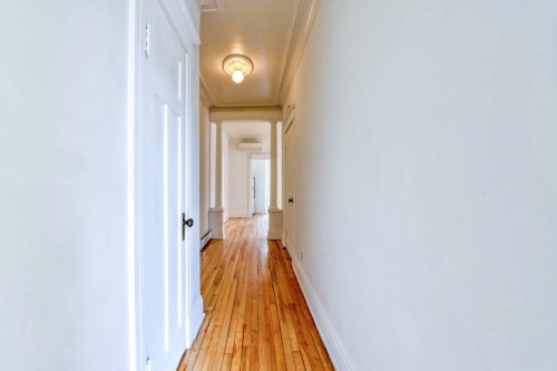 Hall d'entrée/Vestibule - 8615 Rue St-Denis, Montréal (Villeray/Saint-Michel/Parc-Extension), QC 