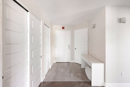 Mud Room - 518-3111 Av. Des Hôtels, Québec (Sainte-Foy/Sillery/Cap-Rouge), QC 