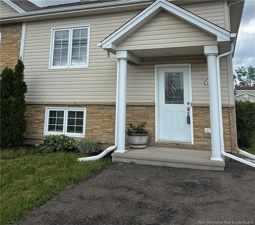 106 Lakeburn Ave, Dieppe, NB 