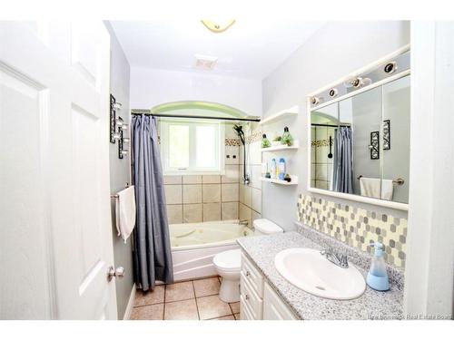 838 Helen St, Bathurst, NB 