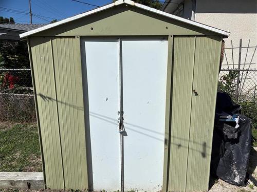 516 Yale Ave E Ave, Winnipeg, MB 