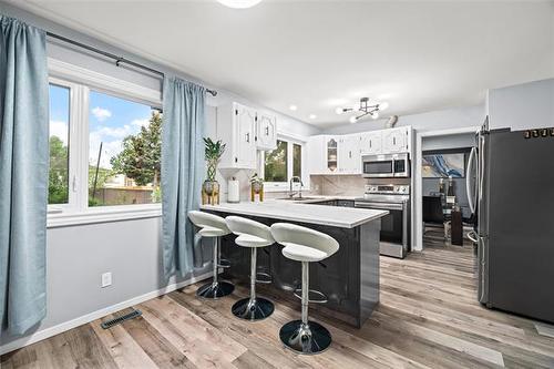 34 Farlinger Bay, Winnipeg, MB 