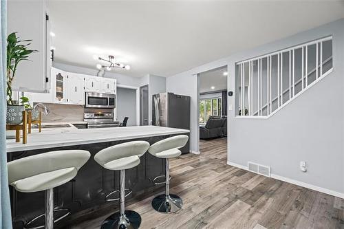 34 Farlinger Bay, Winnipeg, MB 