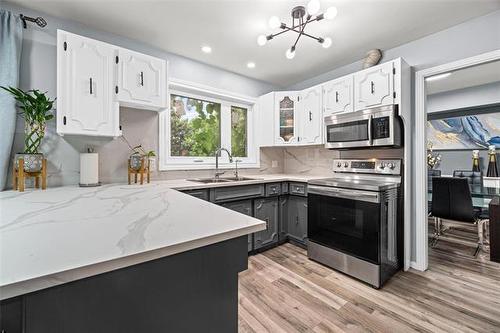 34 Farlinger Bay, Winnipeg, MB 