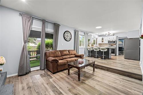34 Farlinger Bay, Winnipeg, MB 