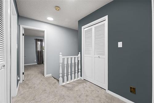 34 Farlinger Bay, Winnipeg, MB 