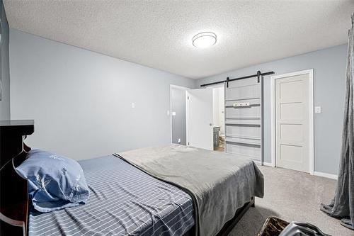 34 Farlinger Bay, Winnipeg, MB 