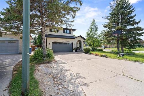 34 Farlinger Bay, Winnipeg, MB 