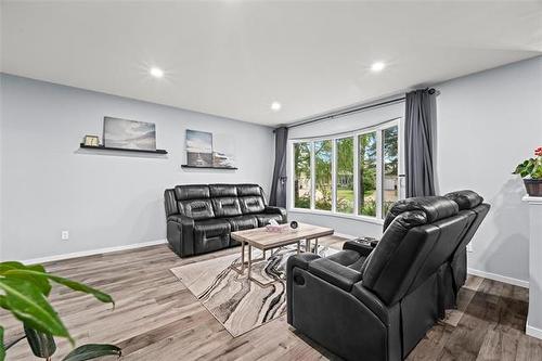 34 Farlinger Bay, Winnipeg, MB 