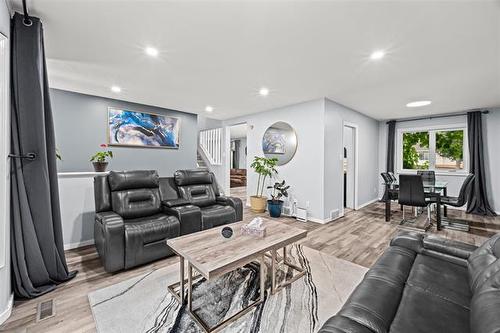 34 Farlinger Bay, Winnipeg, MB 