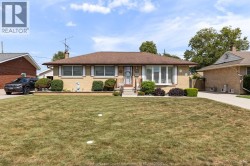 3890 AVON  Windsor, ON N9G 2E3