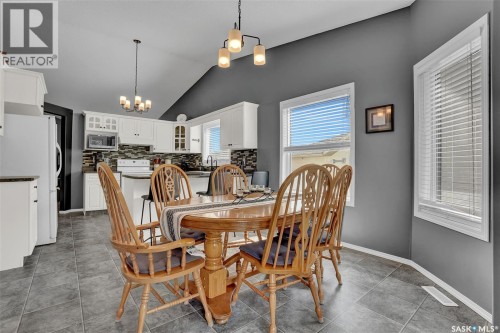 1355 Maple Leaf Crescent N, Regina, SK 