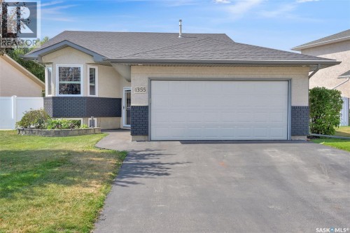 1355 Maple Leaf Crescent N, Regina, SK 